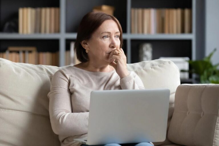 Dear Abby: My long-distance boyfriend doesn't want me to visit - I feel like a "sidekick"

